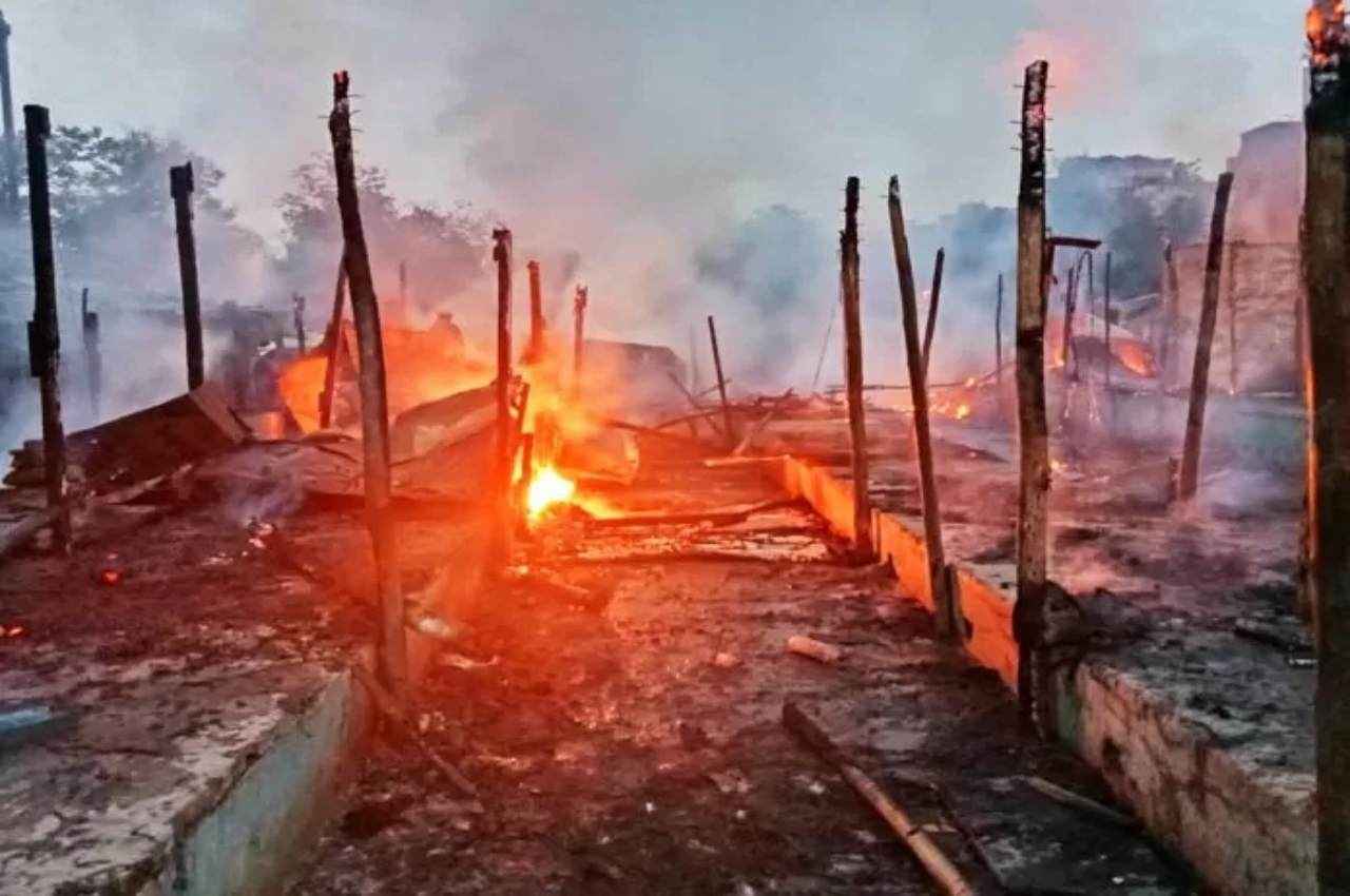 Bilaspur News: सब्जी मार्केट में लगी भीषण आग; 80 दुकानें जलकर राख, भरपाई के लिए विधायक ने DM को लिखा पत्र