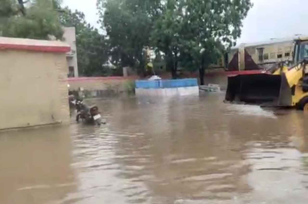 Biparjoy Cyclone: जोधपुर में एक ही रात में 70मिमी बारिश, आम जनजीवन प्रभावित, SDRF की टीमें तैनात