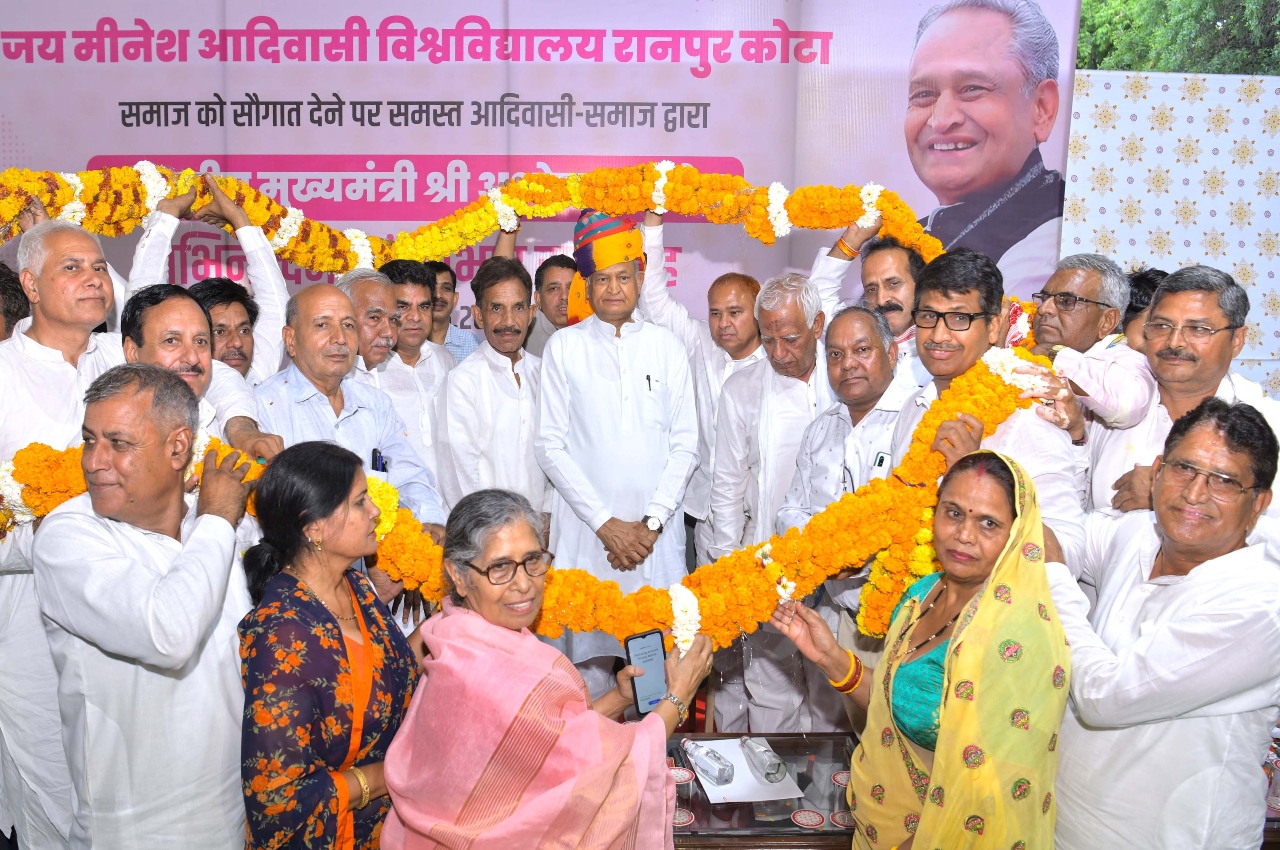 CM Gehlot Met Tribal Society in Jaipur