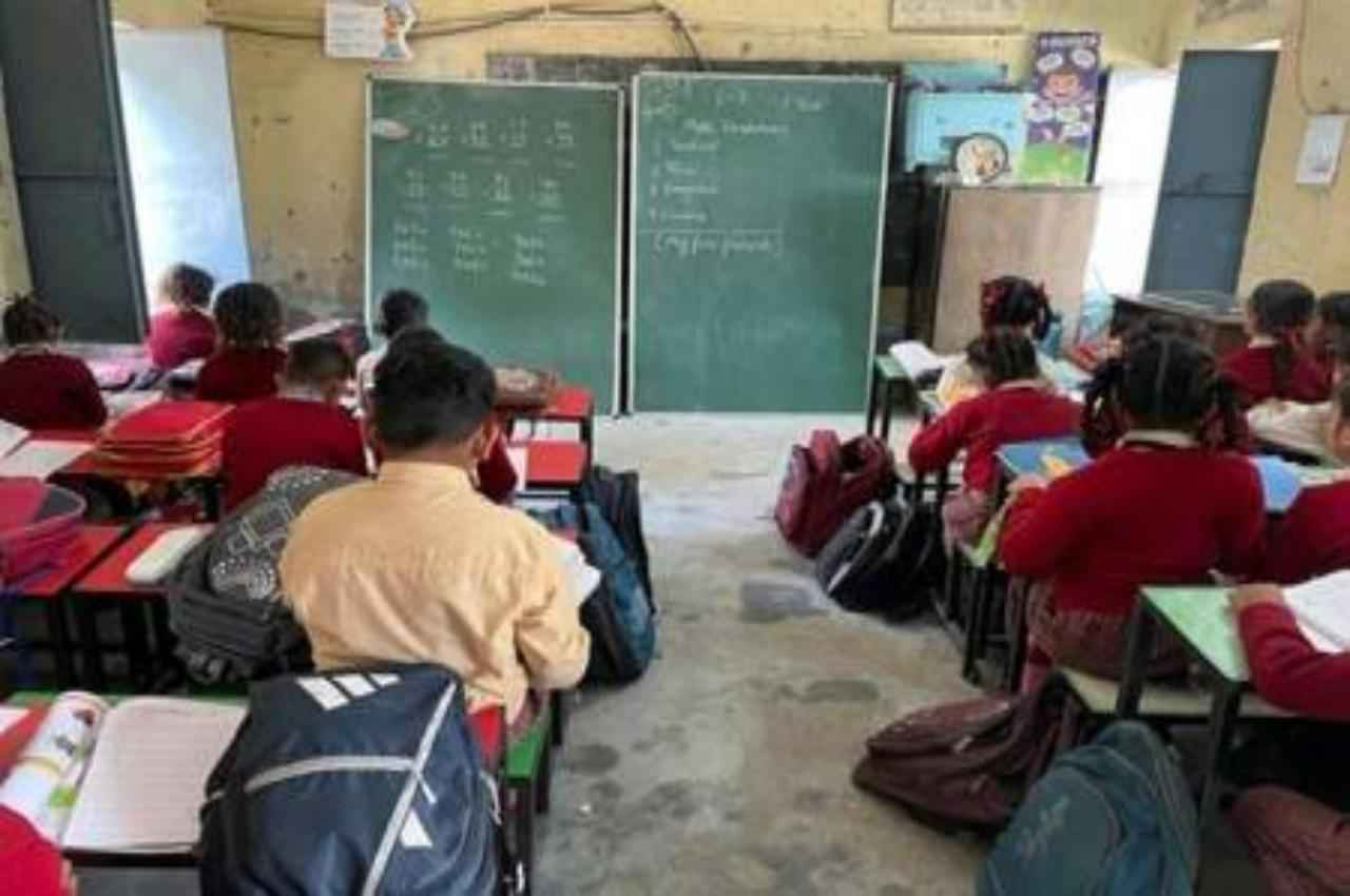 छत्तीसगढ़ सरकार ने श्रमिकों के बच्चों के लिए खोला खजाना; ड्रेस और कॉपी-किताबों के लिए मिलेगा पैसा