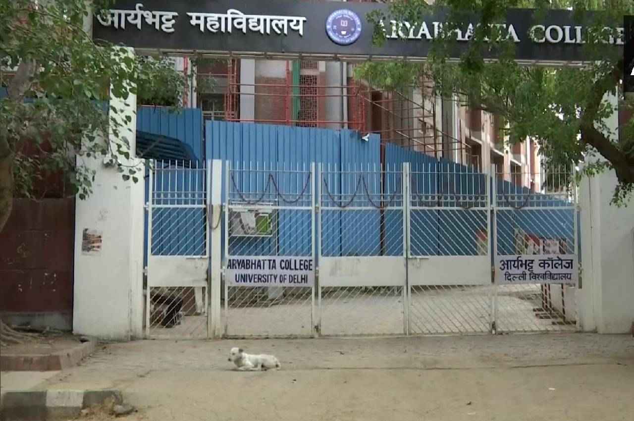 Delhi News: दिल्ली यूनिवर्सिटी के साउथ कैंपस में छात्र की हत्या मामले में 2 आरोपी गिरफ्तार