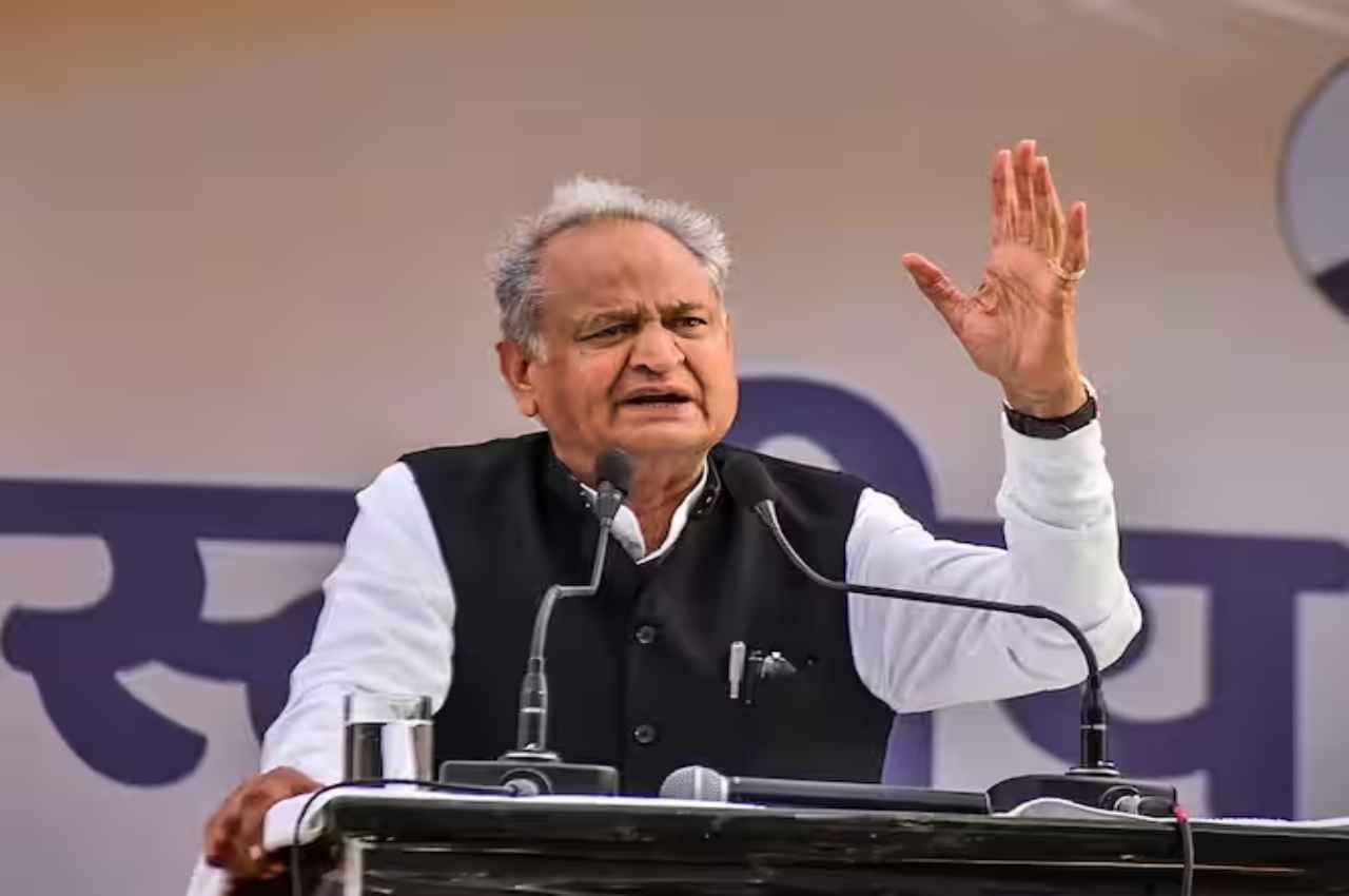 सीएम गहलोत ने किया मानगढ़ धाम का दौरा, सरकारी खर्च पर विकास कार्यों का किया ऐलान