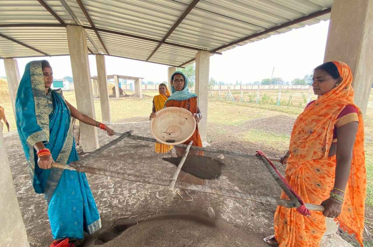 रायपुर: खैरागढ़ विकासखंड के घोठिया ग्राम की महिलाएं खुद बना रही हैं आर्थिक सशक्तीकरण की राह, सरकारी योजनओं का मिला लाभ