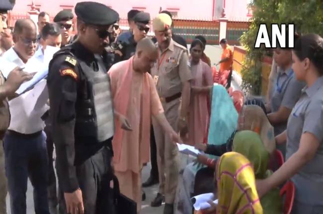 Gorakhpur News, CM Yogi in Gorakhpur, UP News, Govt scheme