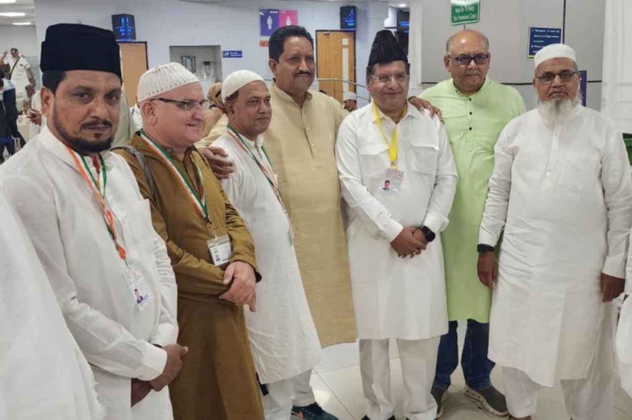 रायपुर: छत्तीसगढ़ के 326 हज यात्री सफर-ए-हज के लिए हुए रवाना, हज कमेटी के चेयरमैन मोहम्मद असलम खान ने दी जानकारी