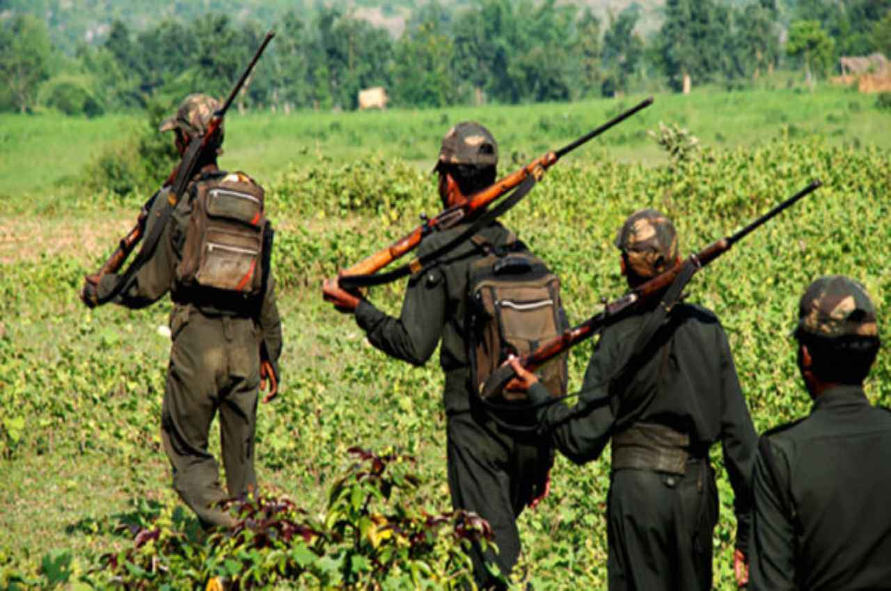 छत्तीसगढ़: मुठभेड़ में दो महिला नक्सली ढेर, एक कोबरा कमांडो भी घायल