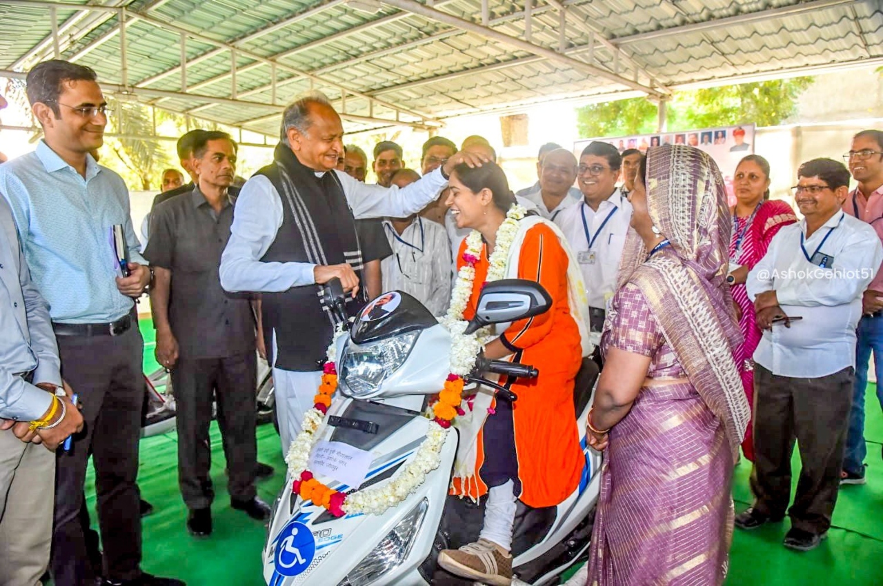 Jaipur, CM Ashok Gehlot Distributed Scooty to Divyang