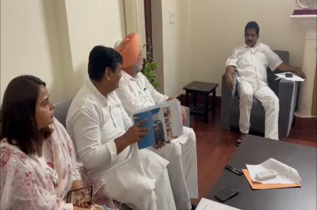 Jaipur, Dotsara and Radhwa Met Venugopal in Delhi Jaipur, Dotsara and Radhwa Met Venugopal in Delhi