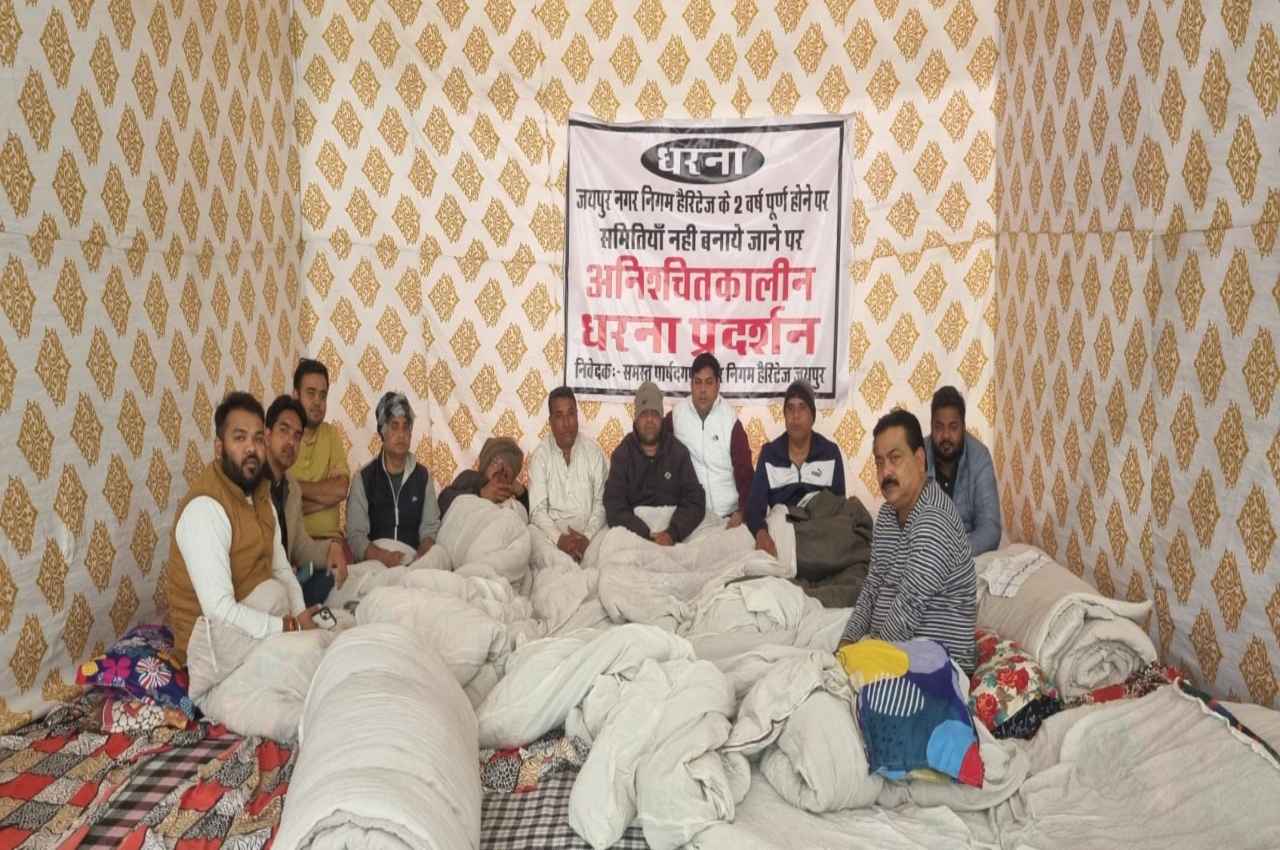 Jaipur: प्रभारी रंधावा से मिलने पहुंचे धरने पर बैठे पार्षद- महापौर, मंत्री खाचरियावास बोले- 'समस्याओं को दूर करना हमारी जिम्मेदारी'