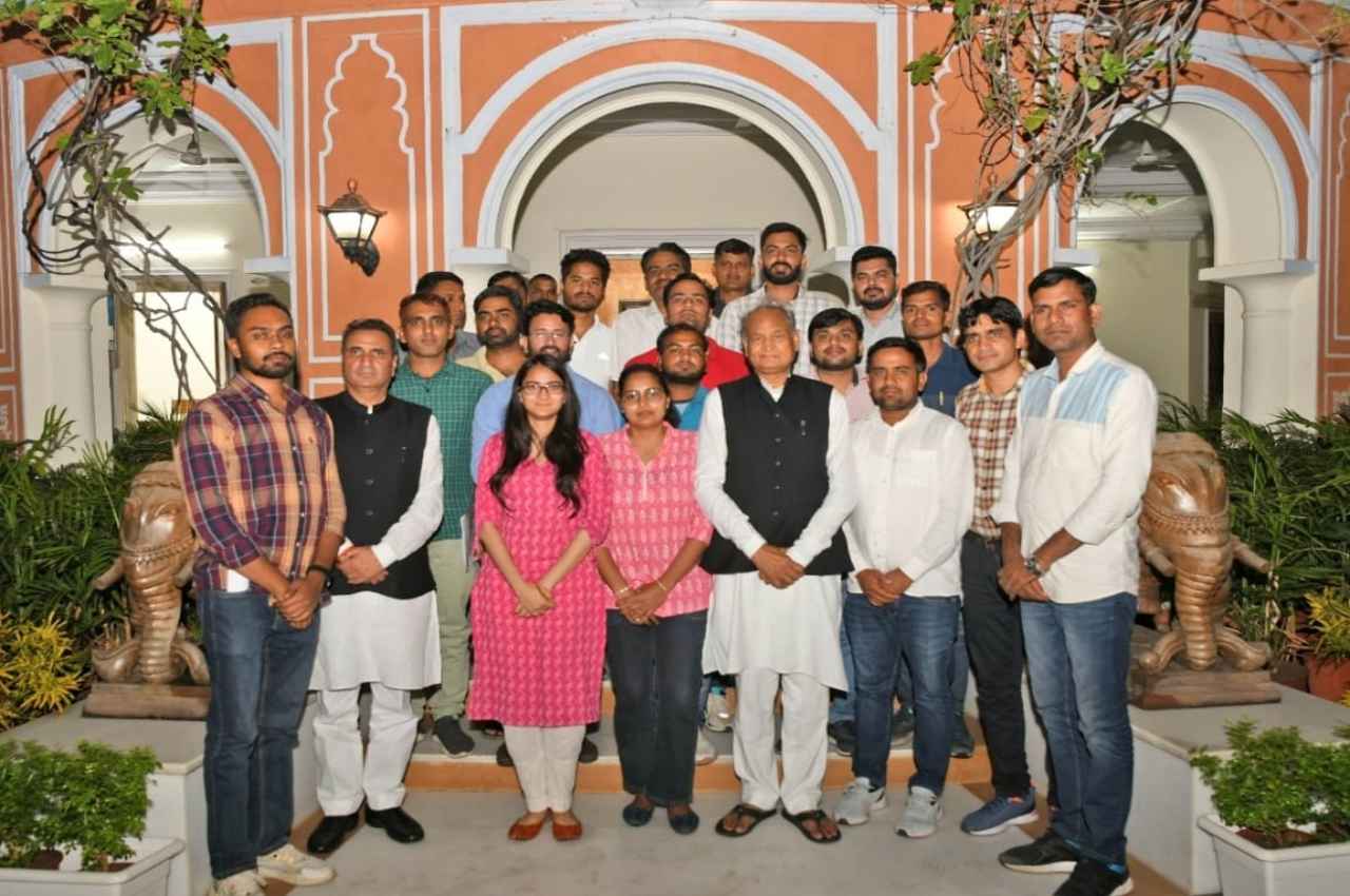 Jaipur: उपेन यादव के नेतृत्व में बेरोजगारों के प्रतिनिधिमंडल ने सीएम गहलोत से की मुलाकात, सौंपा 18 सूत्री मांग पत्र