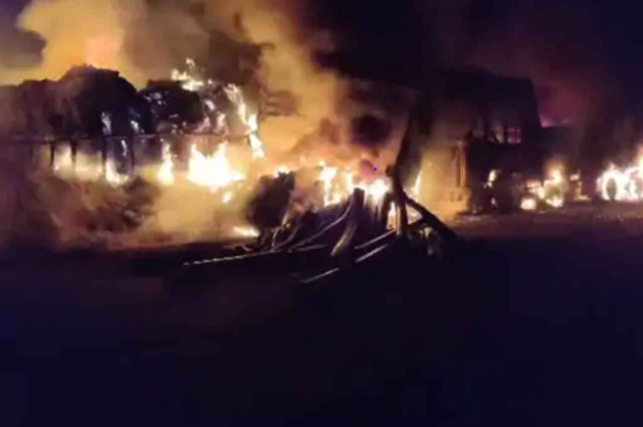 Kanker Road Accident: चालक की लापरवाही से हुआ बड़ा हादसा, तीन गाड़ियों के बीच टक्कर के बाद लगी आग