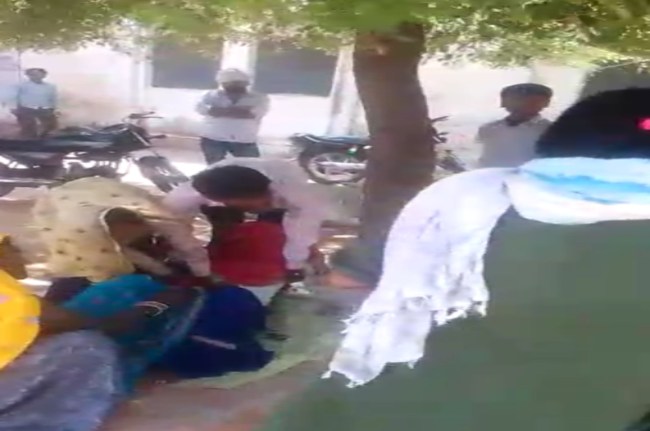 Karauli maternity gave birth to child outside hospital Karauli maternity gave birth to child outside hospital