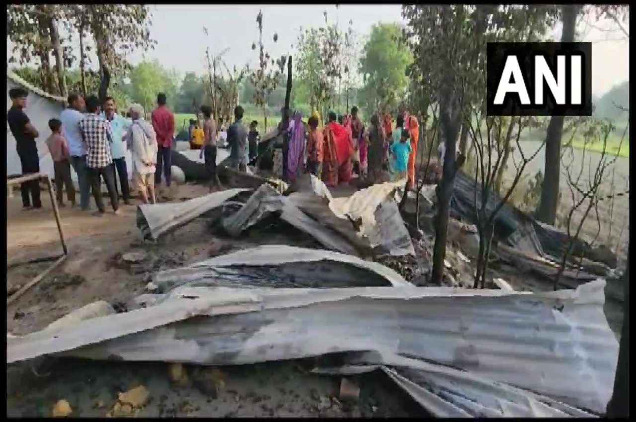 कुशीनगर में दर्दनाक हादसा; झोपड़ी में आग लगने से मां के साथ जले 5 बच्चे, सभी की मौत