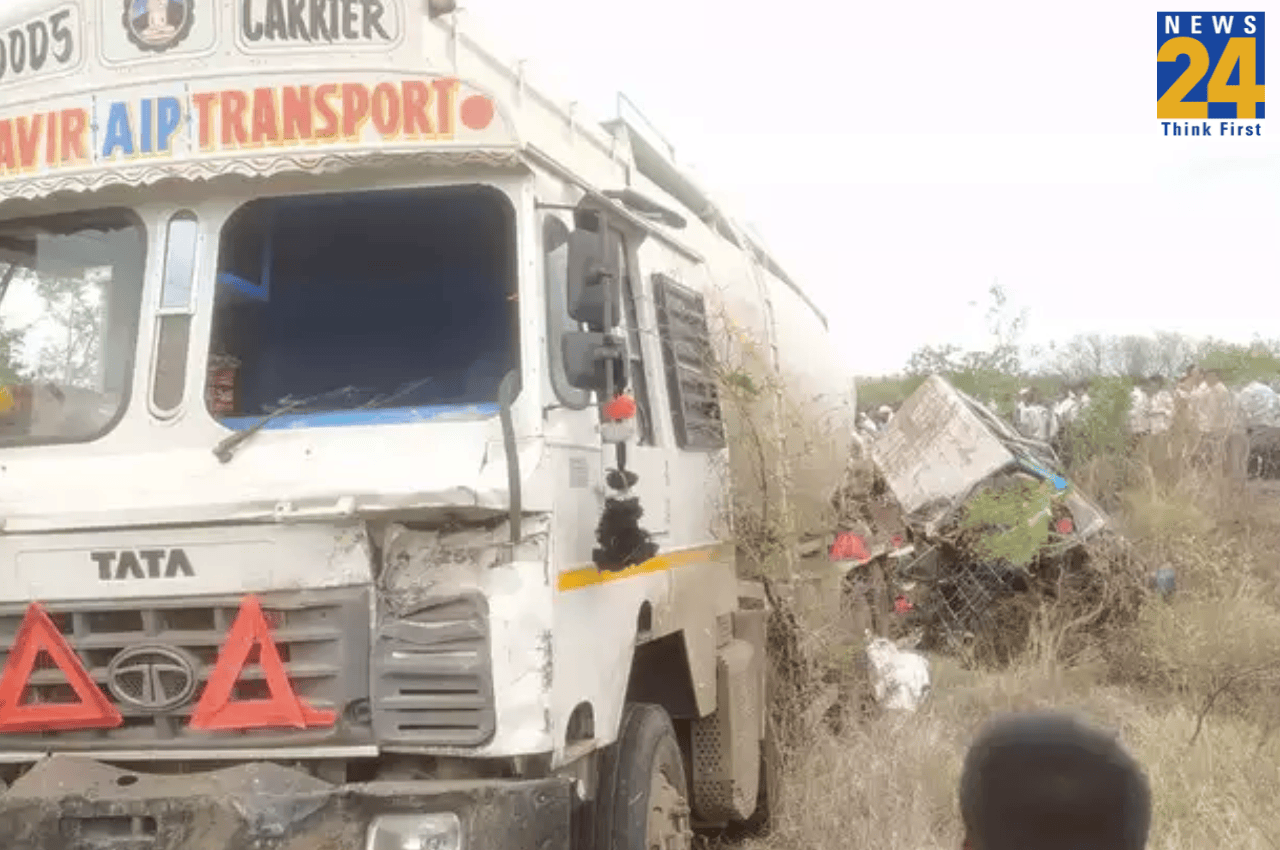 Maharashtra Road Accident: महाराष्ट्र के सोलापुर जिले में  SUV और ट्रक में भीषण टक्कर, छह श्रद्धालुओं की मौत