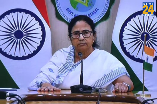 West Bengal news, Mamata Banerjee, bengal cm chopper emergency landing, chopper emergency landing in bengal, bengal panchayat election West Bengal news, Mamata Banerjee, bengal cm chopper emergency landing, chopper emergency landing in bengal, bengal panchayat election