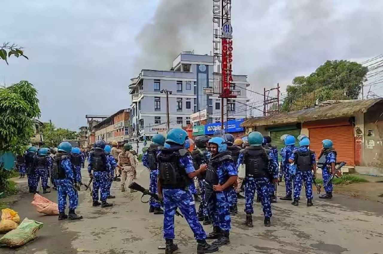 मणिपुर में नहीं थम रहा हिंसा का दौर, इंफाल पश्चिम में स्कूल के बाहर महिला की गोली मारकर हत्या