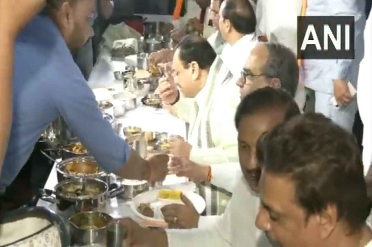 BJP Mission 2024: नोएडा पहुंचे भाजपा अध्यक्ष जेपी नड्डा; कार्यकर्ताओं के साथ की 'टिफिन पर चर्चा', Video