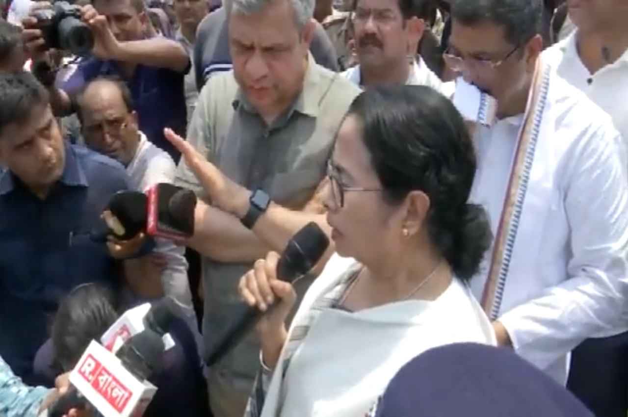 Odisha Train Tragedy: मीडिया के सामने मौत के आंकड़ों पर ममता बनर्जी-अश्विनी वैष्णव के बीच मतभेद; देखें Video