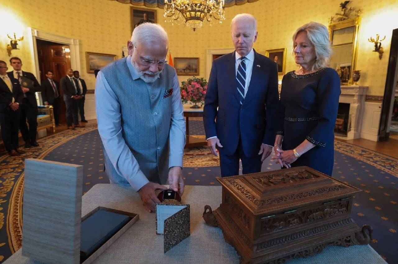 PM Modi US Visit: ग्रीन डायमंड समेत पीएम मोदी ने बाइडेन दंपति को दिए ये गिफ्ट; जानें पूरी लिस्ट