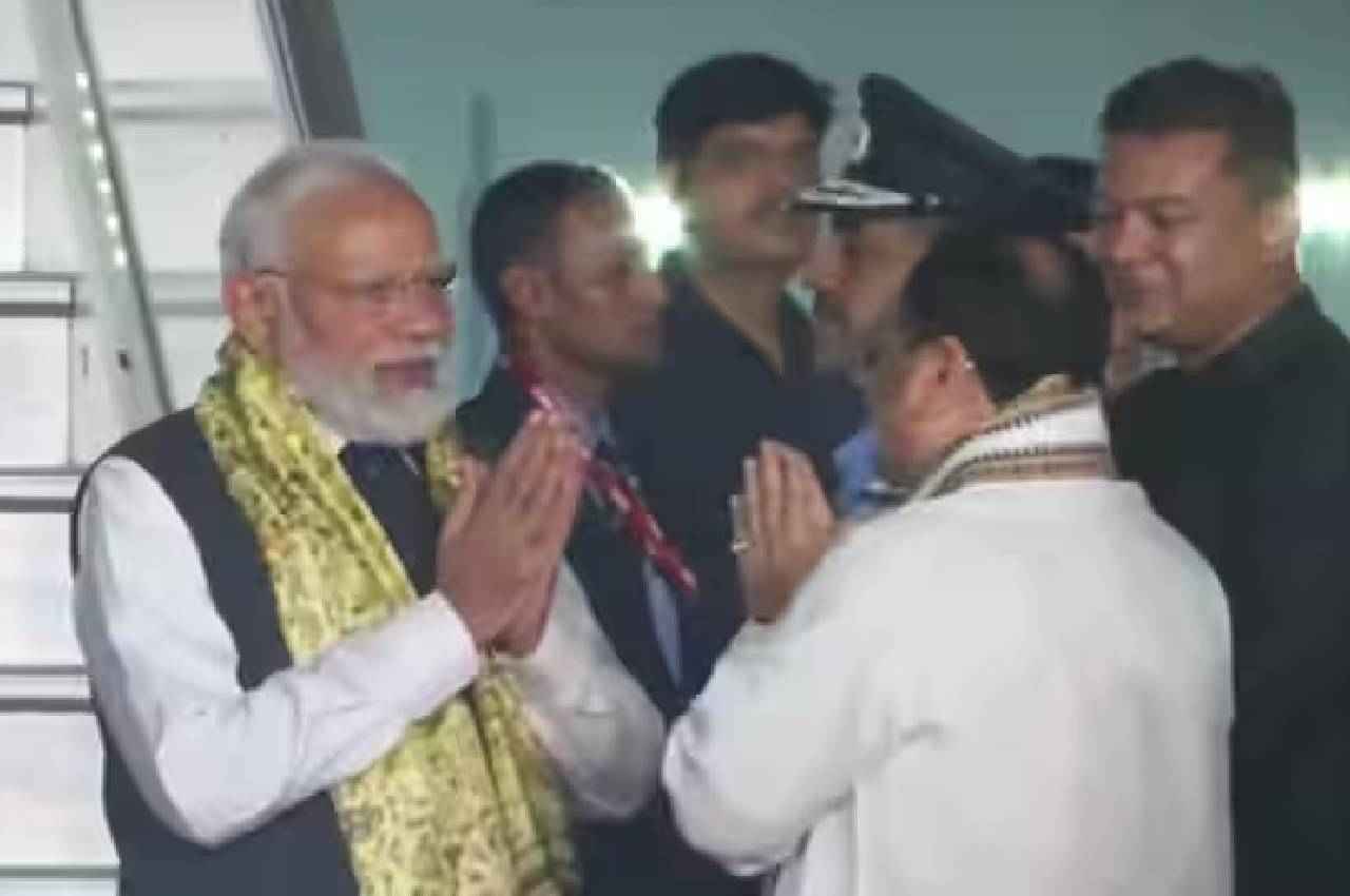 PM Modi Foreign Tour: देश वापस लौटते ही काम पर लगे PM मोदी, हवाई अड्डे पर जेपी नड्डा से पूछा- काम कैसा चल रहा है