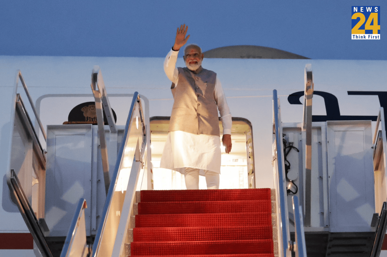 PM Modi Egypt Visit: 'आपसे मिलना स्वीट डिश जैसा...', प्रवासी भारतीयों से बोले PM मोदी, मिस्र की पहली यात्रा पर रवाना