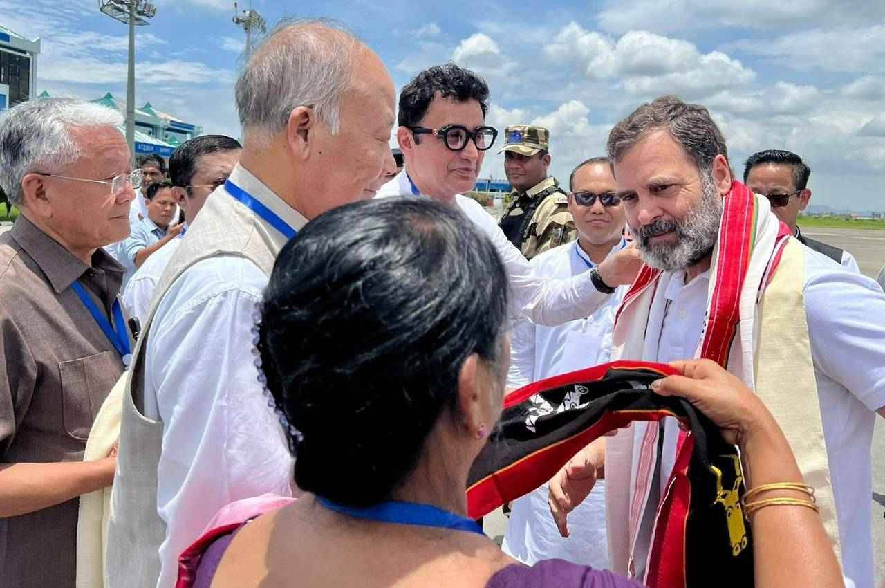 मणिपुर के दो दिवसीय दौरे पर इंफाल पहुंचे राहुल गांधी; राहत शिविरों में प्रभावितों, विस्थापितों से करेंगे मुलाकात