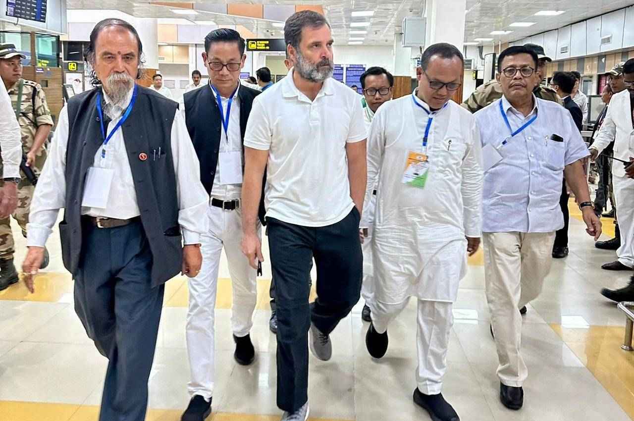 Rahul Gandhi Manipur Visit: मणिपुर पुलिस ने राहुल गांधी के काफिले को रोका, सुरक्षा कारणों का दिया हवाला