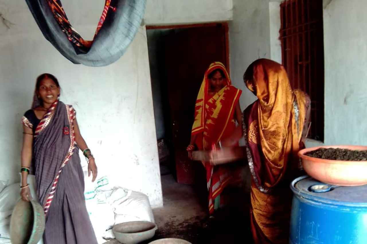रायपुर: ग्रामीण महिलाएं स्व-सहायता समूह से जुड़कर आर्थिक रूप से हो रही सशक्त, गोधन न्याय योजना निभा रही है महत्वपूर्ण भूमिका
