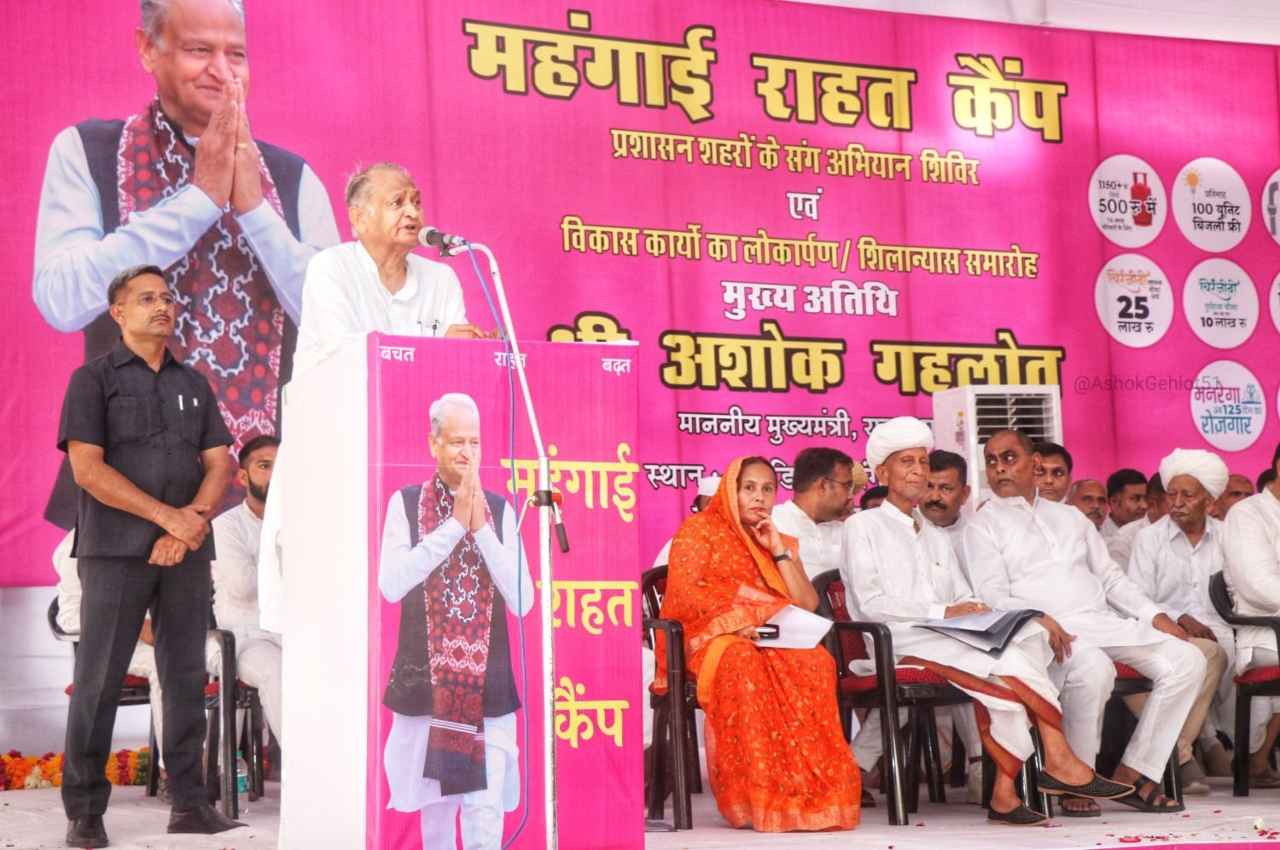 पाली में पीएम मोदी पर बरसे सीएम गहलोत, बोले- 'बीजेपी का चरित्र लोग समझने लगे हैं, देश का माहौल बदल रहा है'