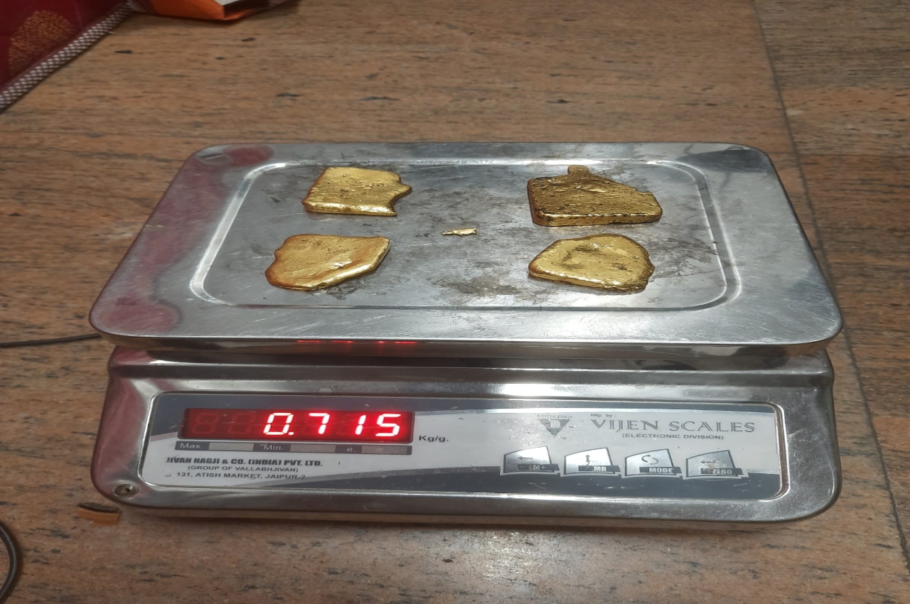 Rajasthan News, Custom caught gold from smuggler