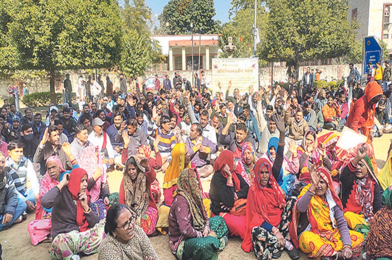 Rajasthan News, Sanitation Worker on Strike