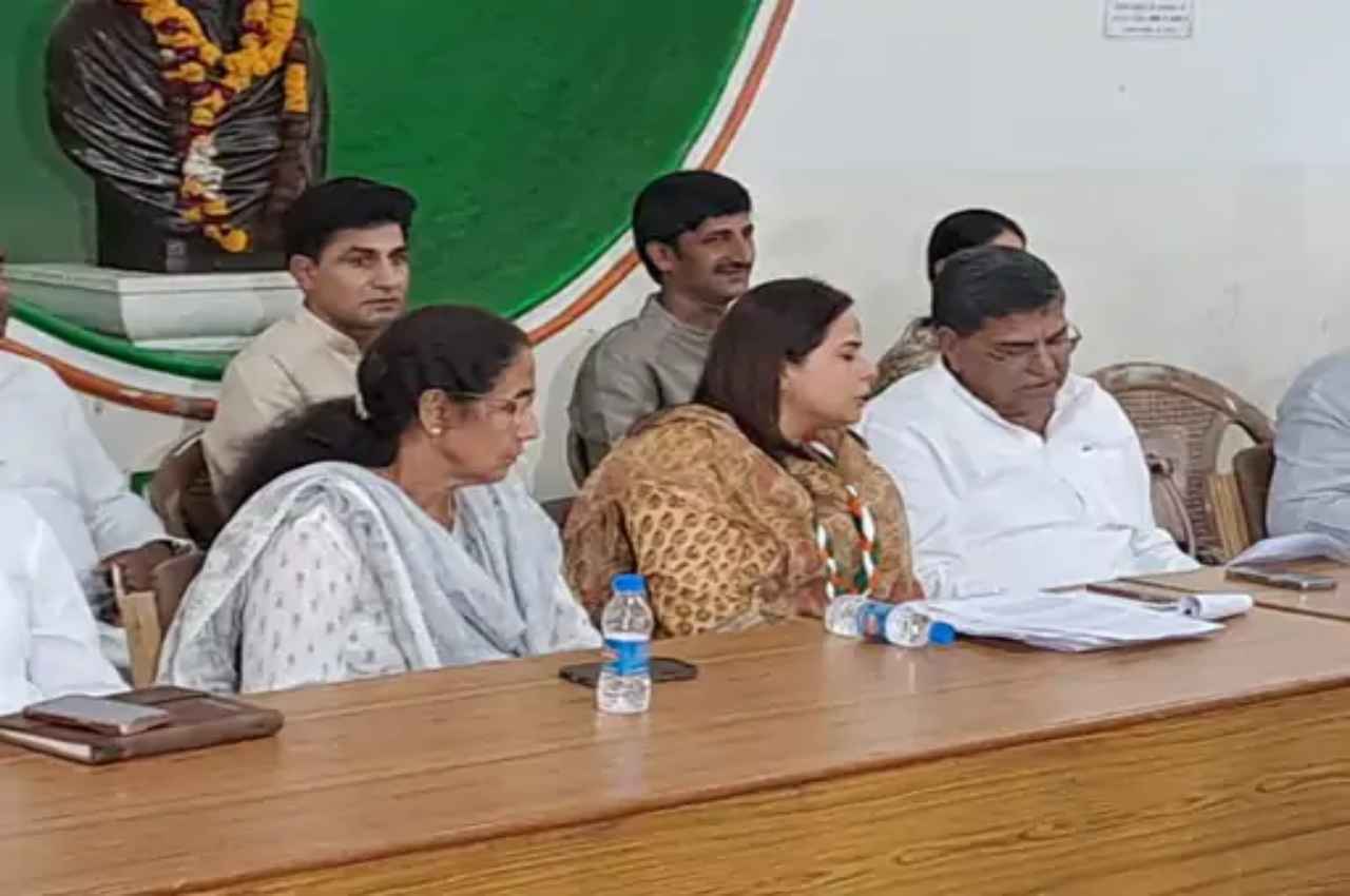 Rajasthan News: बैठक के दौरान आपस में उलझे मंत्री और कांग्रेस नेता, मंत्री राजेंद्र बोले- 'आप सबको साथ लेकर चलो'