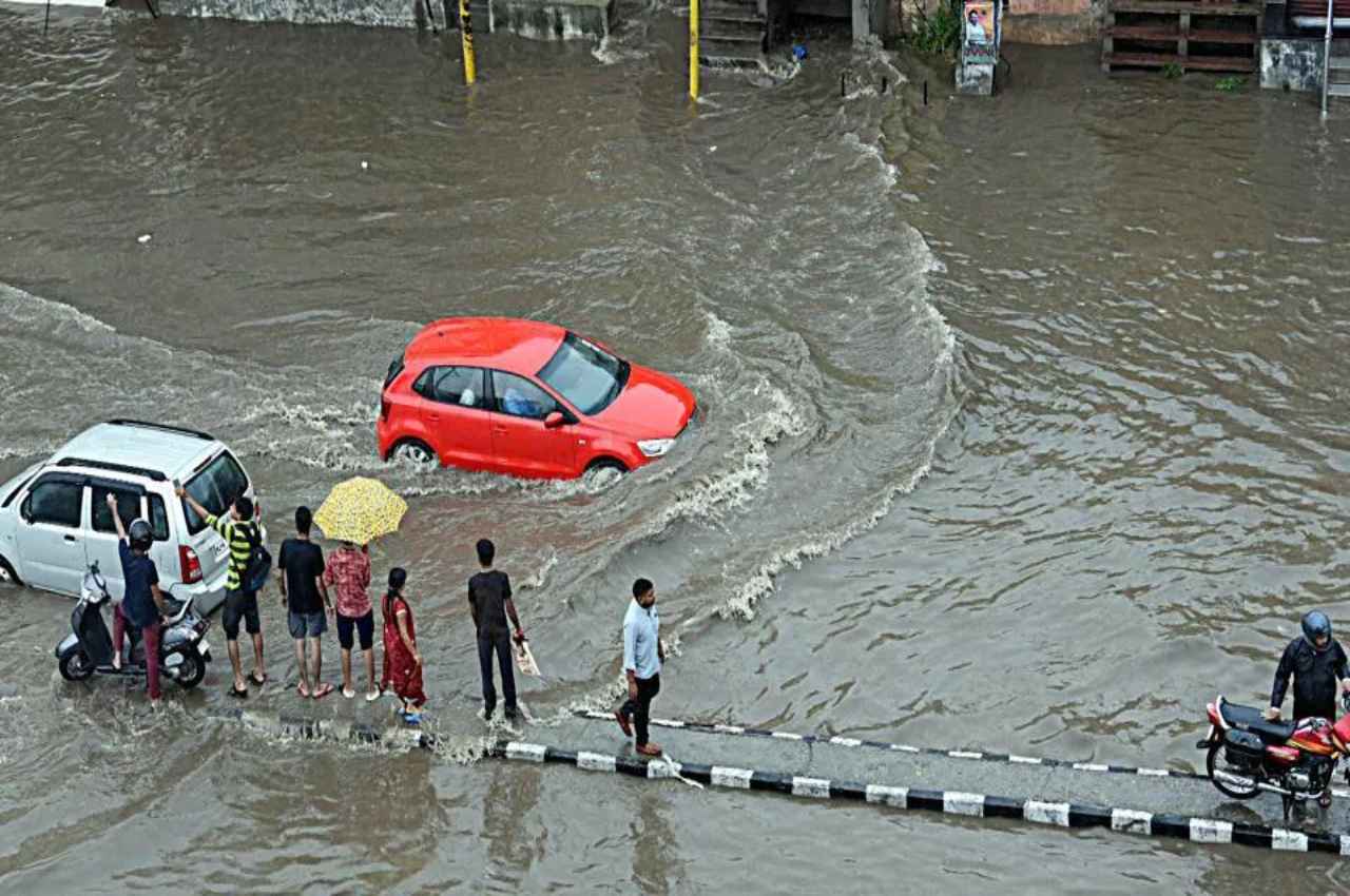 Rajasthan Weather: प्रदेश के 21 जिलों में जमकर बरसे बदरा, अगले हफ्ते राजस्थान पहुंचेगा मानसून