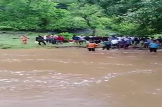 Rajsamand, Surajkund Dham Villager Rescue 50 devotees