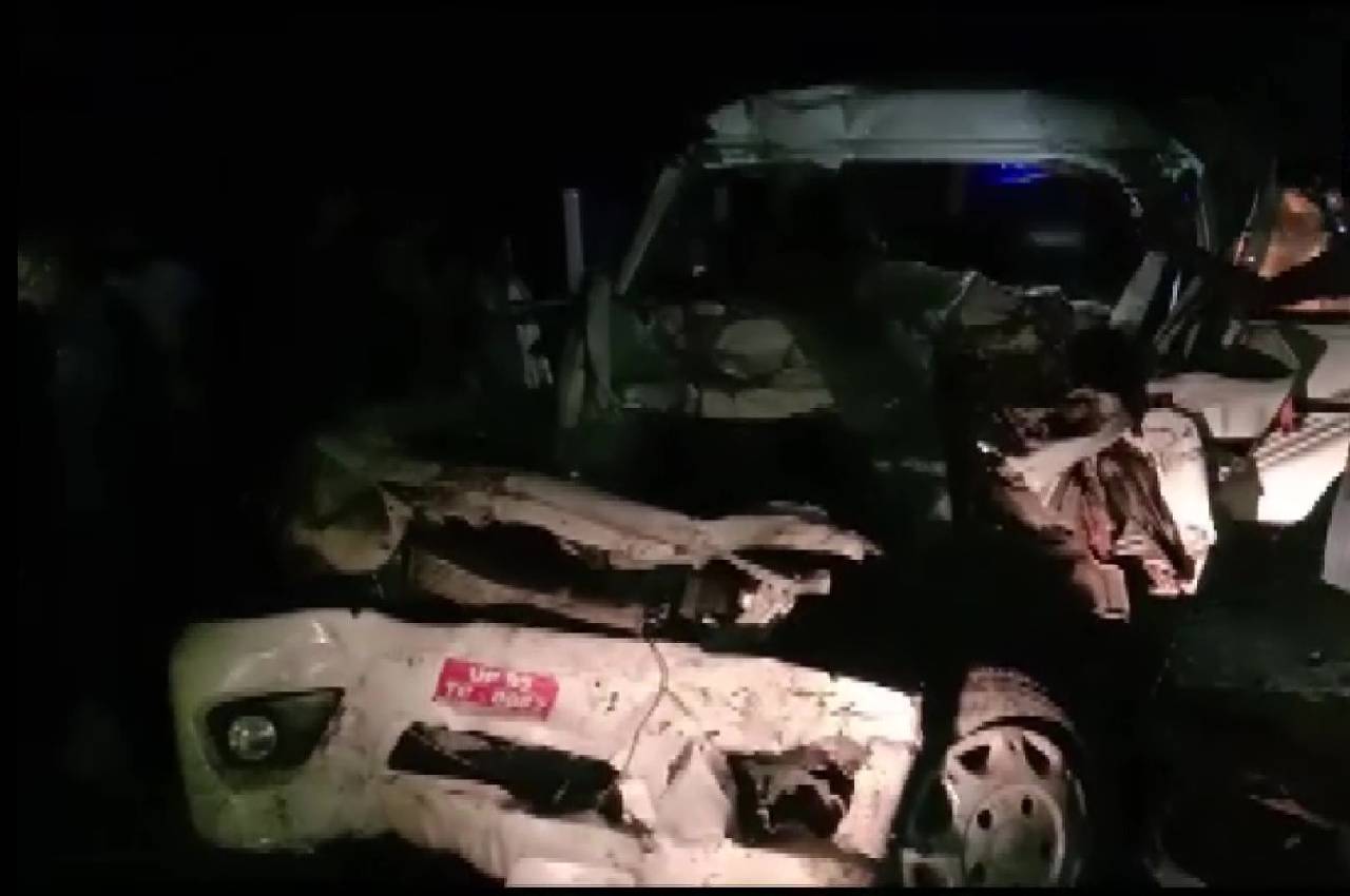 UP Banda Accident, UP news, overspeeding car hit truck, Banda news