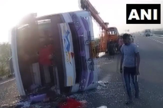 UP News, Agra Lucknow Expressway, Etawah News, Accident on Expressway, UP News UP News, Agra Lucknow Expressway, Etawah News, Accident on Expressway, UP News