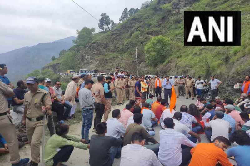 Uttarkashi, Uttarkashi Love Jihad, Purola Case, Police patrolling in Purola, Uttarakhand