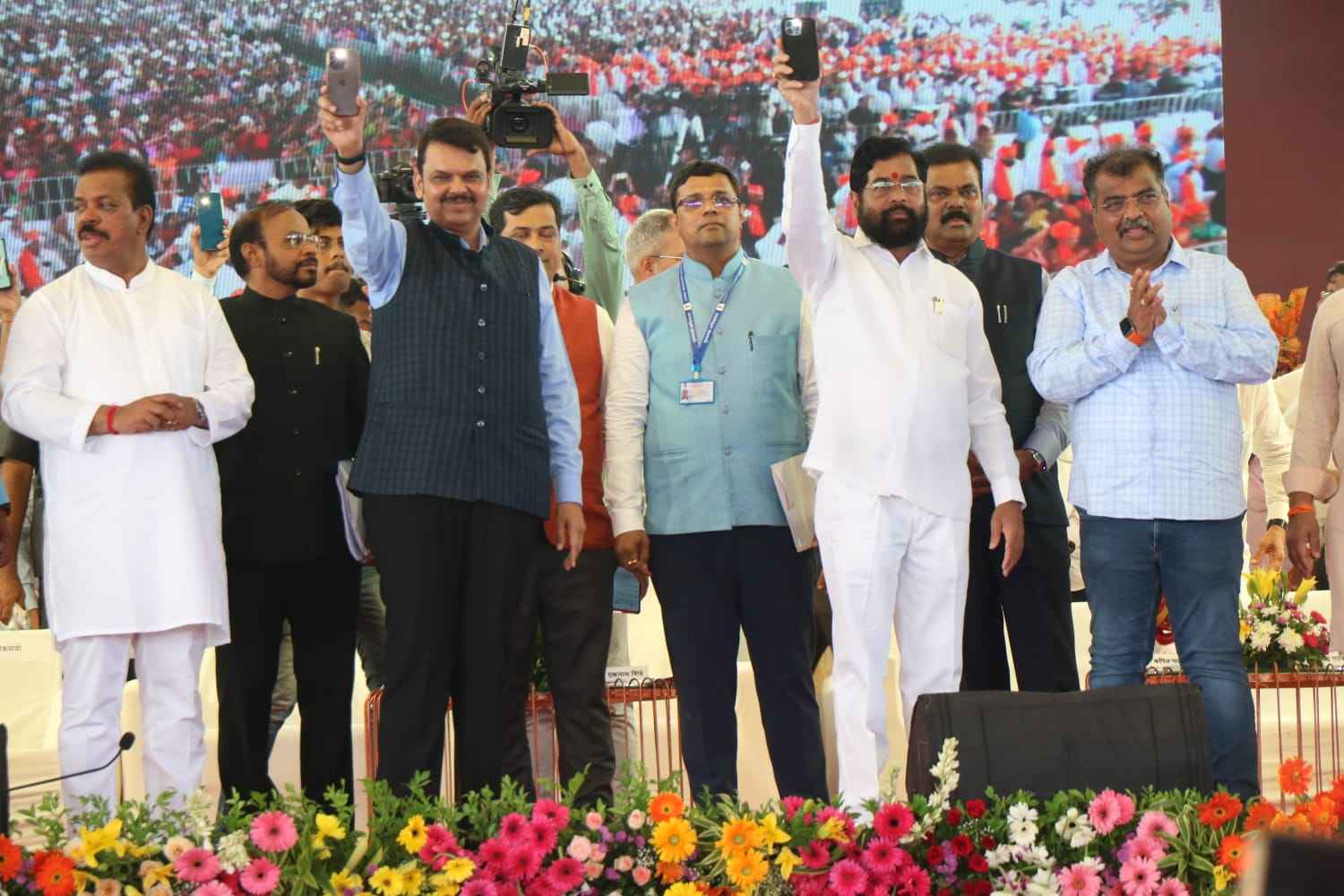 विज्ञापन विवाद पर बोले फडणवीस-एक विज्ञापन से हमारे बीच दूरी नही आएगी, शिंदे ने कहा- यह दोस्ती नहीं टूटेगी