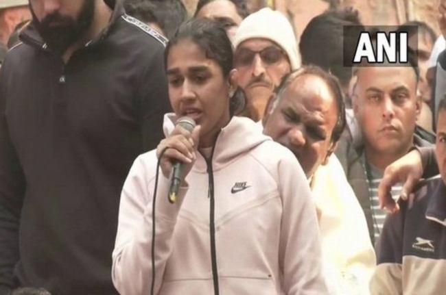Wrestlers Protest, Babita Phogat, Sakshi Malik, Puppet of Congress, Congress, BJP