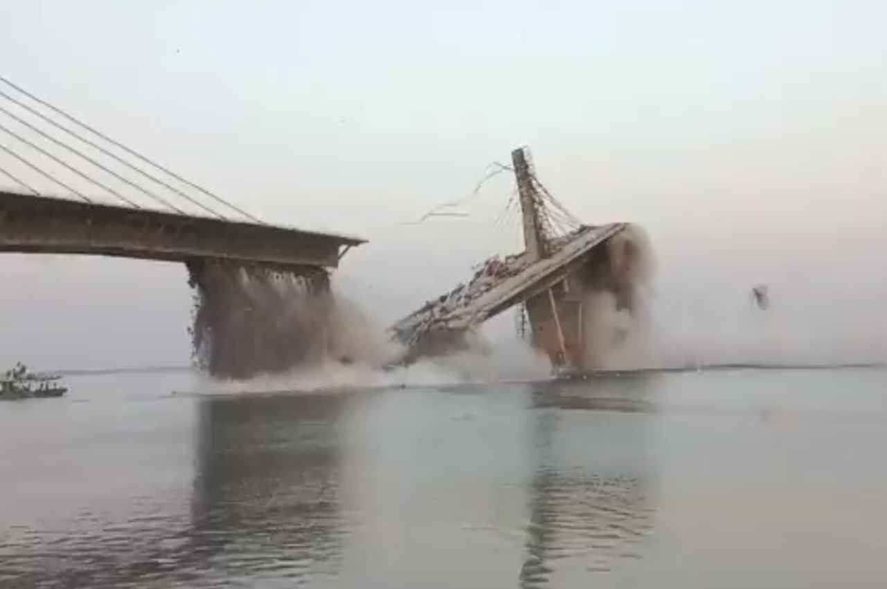 Bihar Bridge Collapse: भागलपुर में नदी में गिरा निर्माणाधीन पुल, 7 महीने में दूसरा बड़ा हादसा, CM ने दिए जांच के आदेश