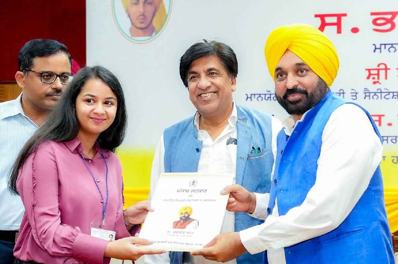 CM भगवंत मान बोले AAP सरकार ने 29684 सरकारी नौकरियां दी, कहा-पंजाब की सेवा के लिए चकाचौंध छोड़ दी है