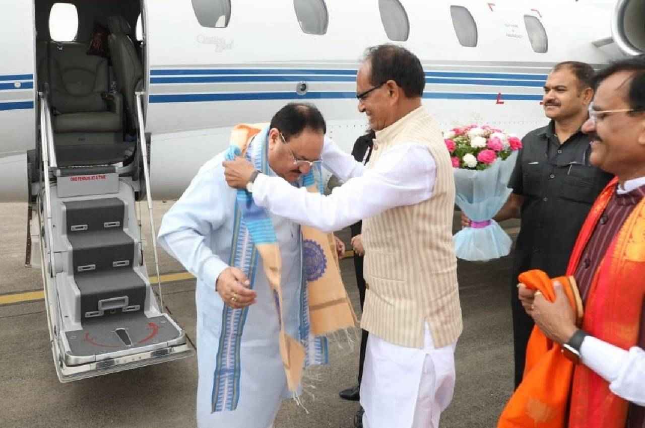 खरगोन में कांग्रेस को लगा बड़ा झटका, कमलनाथ की करीबी MLA की बहन BJP में शामिल, जेपी नड्डा ने दिलाई सदस्यता