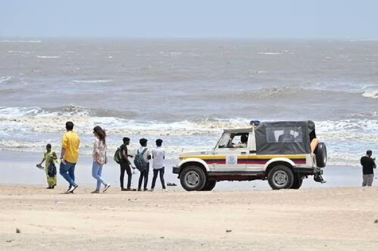 juhu beach news, boys drowned in juhu beach, boys died in juhu beach, teens drowned in juhu beach, juhu beach