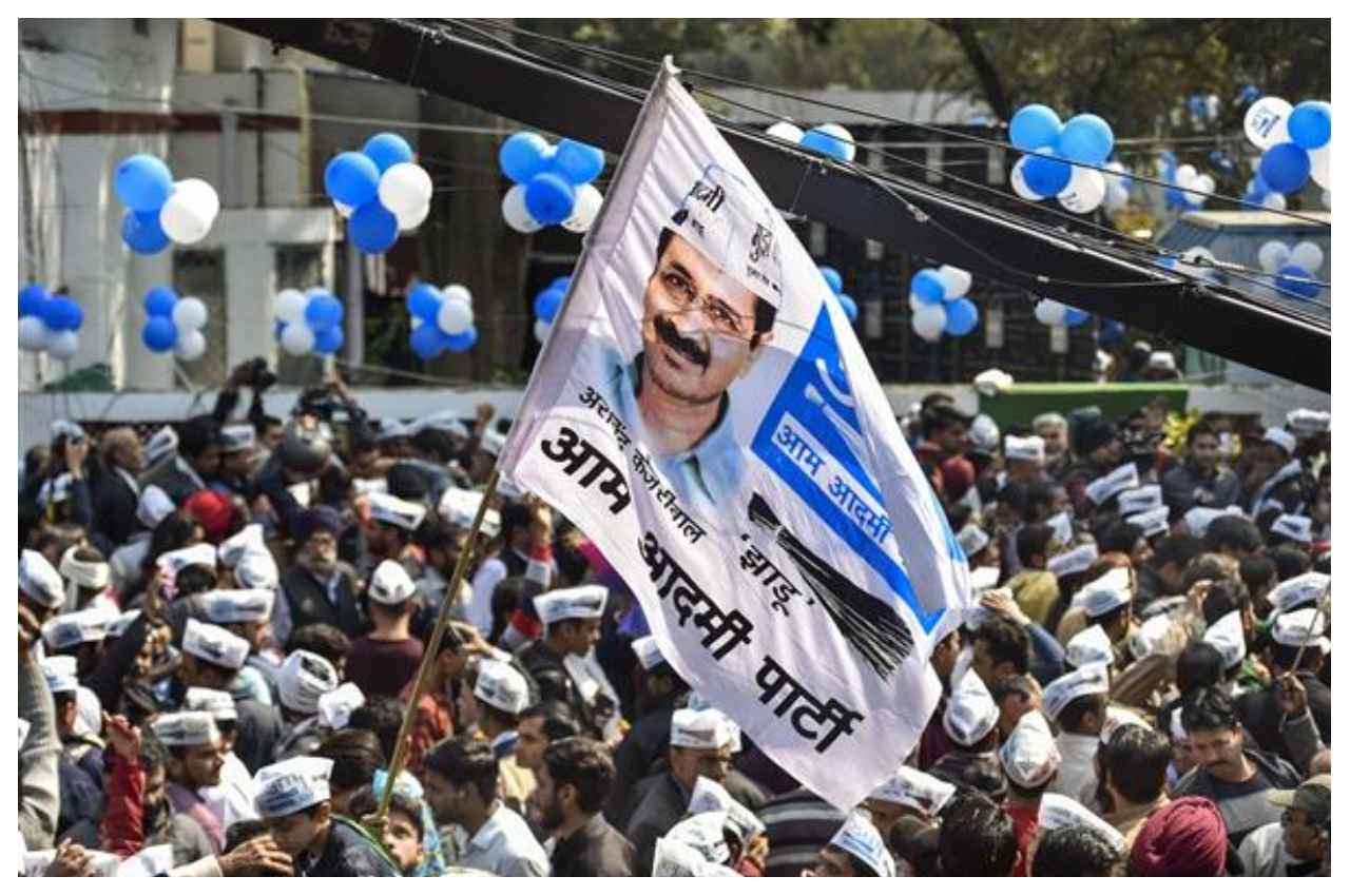 Delhi News: तपती धूप में भी था लोगों का हुजूम, रैली में आए लोगों ने की दिल्ली सरकार के कामों की सराहना