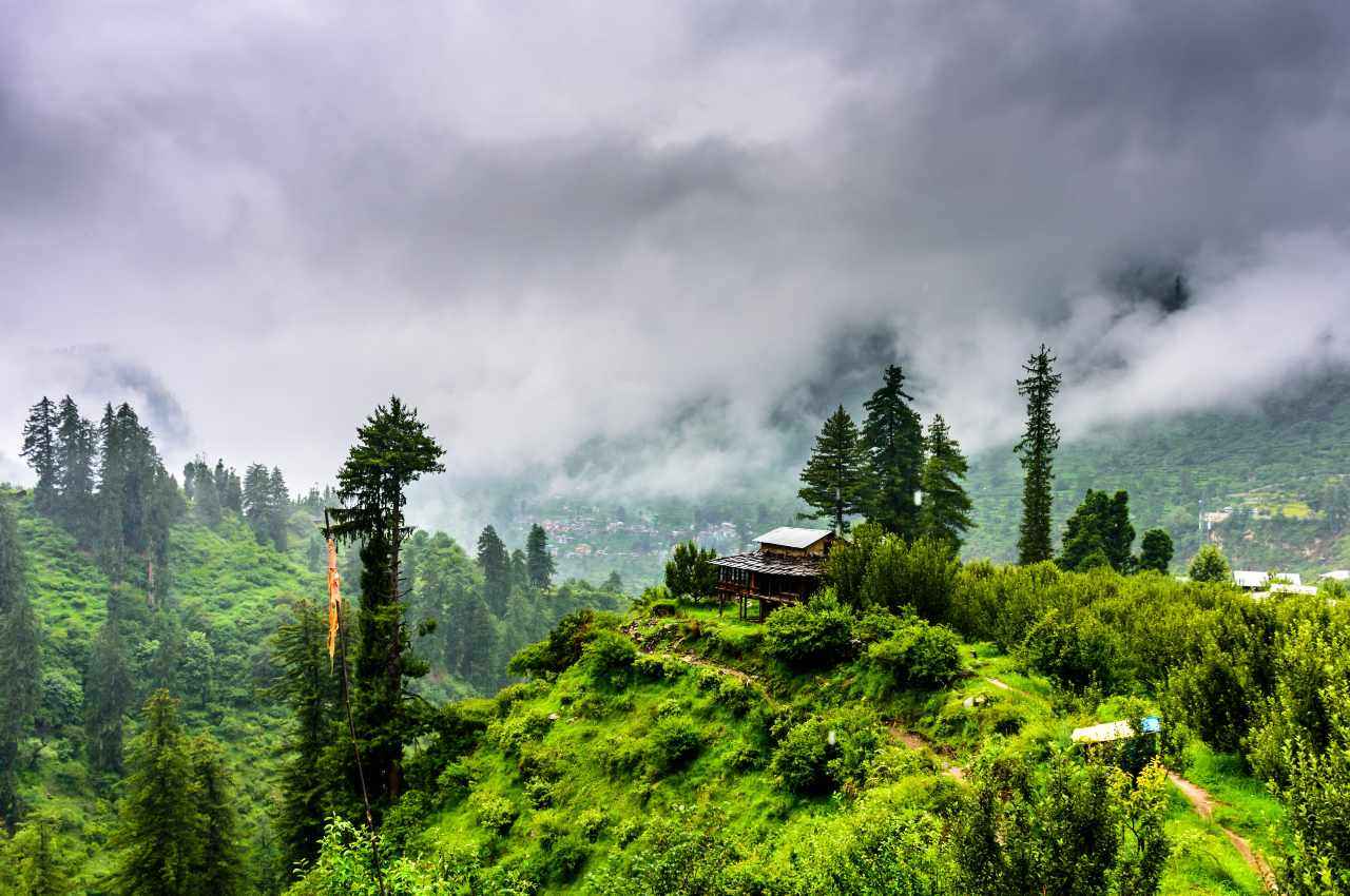 Summer Destinations: गर्मी में नोएडा वालों को फैमिली के साथ हिल स्टेशन का लेना है मजा, तो यहां जाएं