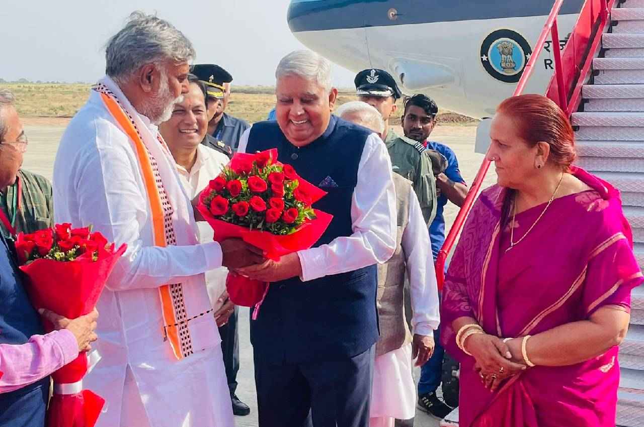 उपराष्ट्रपति जगदीप धनखड़ पहुंचे जबलपुर, कल होने वाले अंतरराष्ट्रीय योग दिवस कार्यक्रम में होंगे शामिल