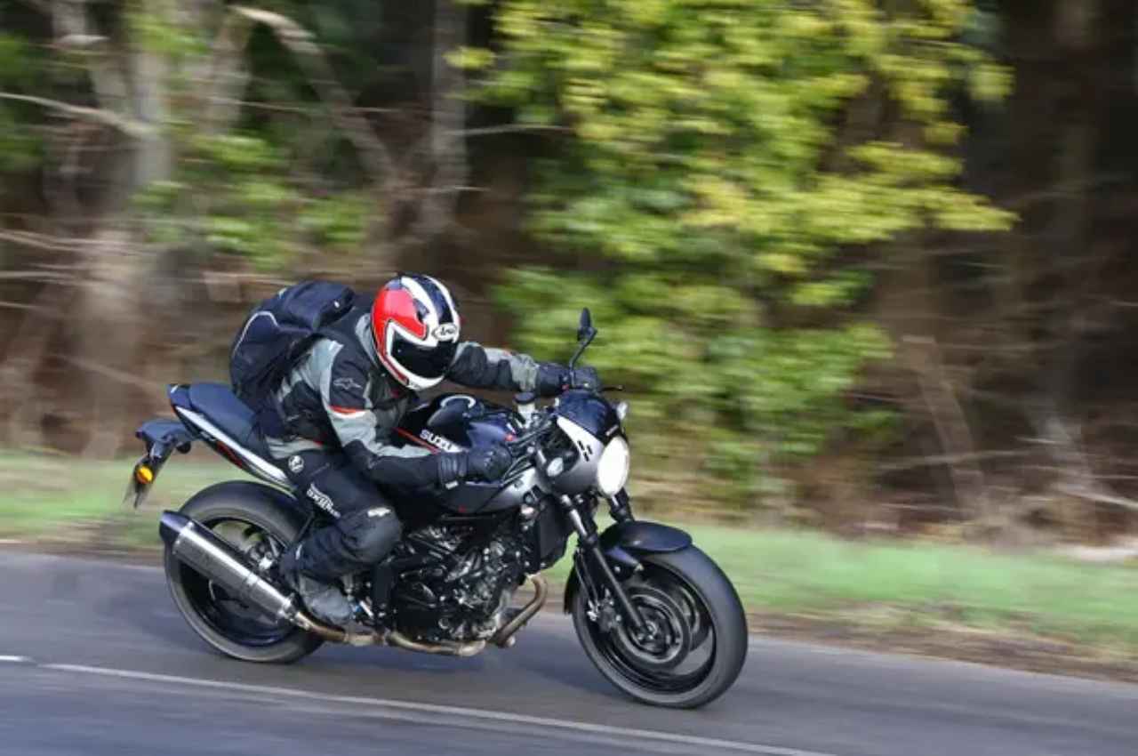 2023 Suzuki SV650X लॉन्च, दमदार इंजन के साथ दिया है रेट्रो लुक, जानें कीमत