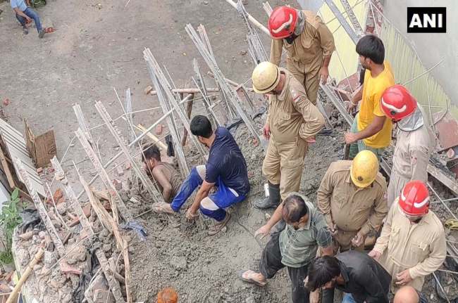 Accident in Delhi, Building collapses, Dakshinpuri News, Delhi news