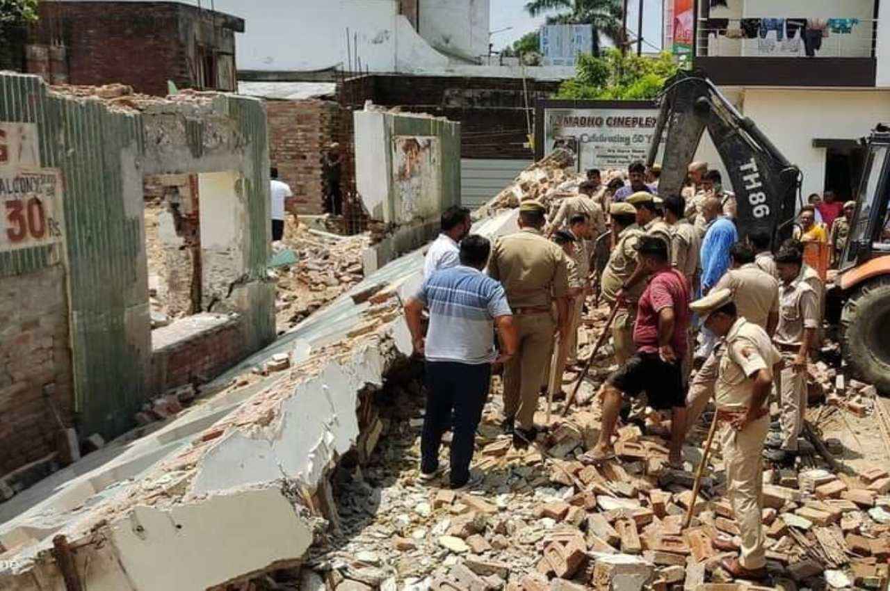 Amroha News, Big accident in Amroha, Madhav Cinema Hall, Amroha Latest News,UP News Amroha News, Big accident in Amroha, Madhav Cinema Hall, Amroha Latest News,UP News