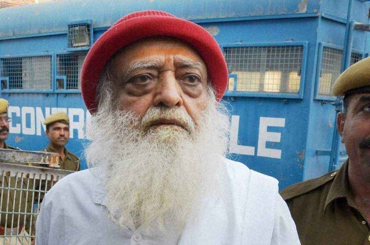 Asaram Case: गुजरात HC ने दुष्कर्म मामले में आसाराम की पत्नी, बेटी समेत पांच को भेजा नोटिस